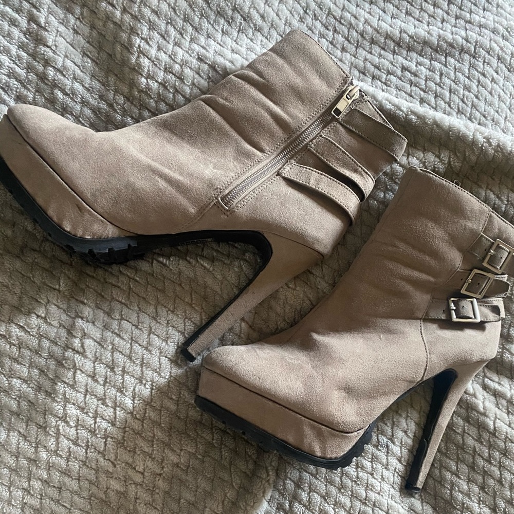 Suede heel boots - Picture 2 of 5